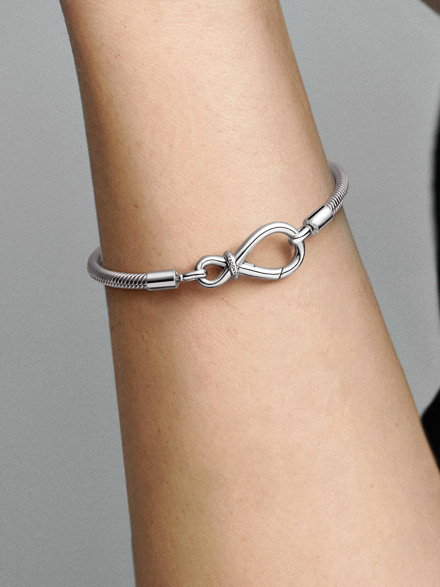 Brățară Pandora Moments de tip lanț clasic cu nod infinity