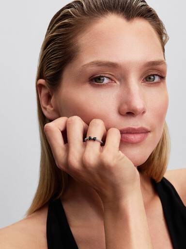 Inel cu fundiță neagră strălucitoare