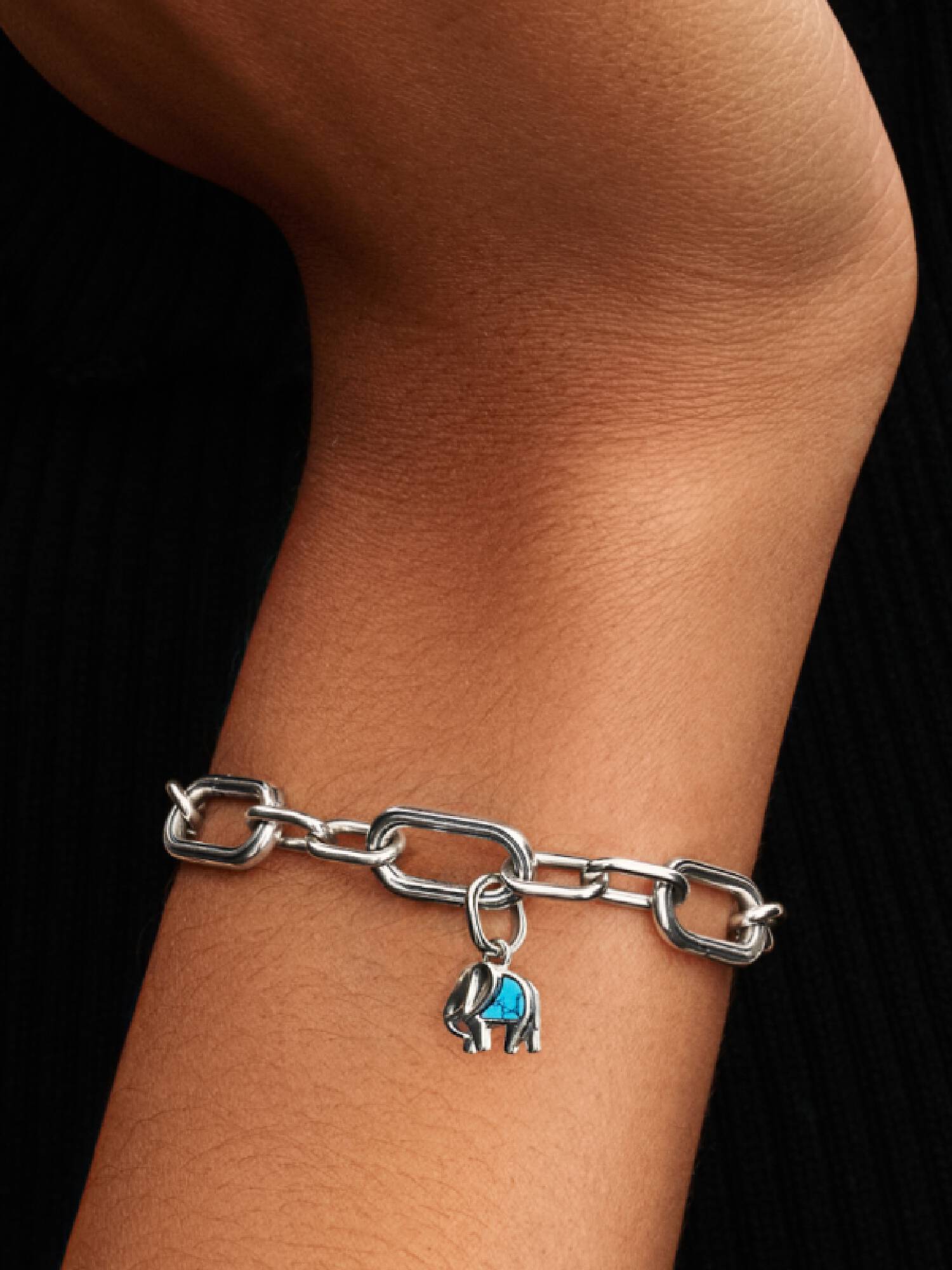 Mini talisman de tip pandantiv cu elefant turcoaz