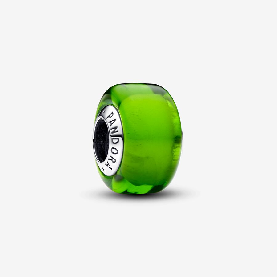 Mini talisman din sticlă de Murano verde image number 0
