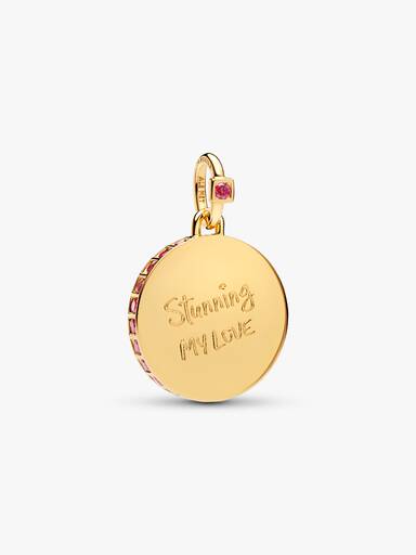Medalion Pat McGrath cu mama frumuseții