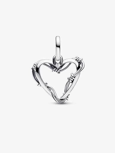 Talisman tip medalion cu inimă și sârmă ghimpată