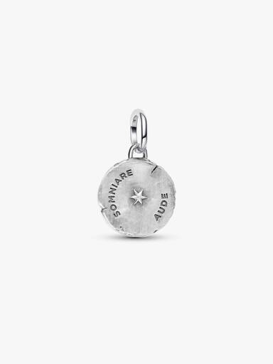 Talisman de tip medalion cu fluture