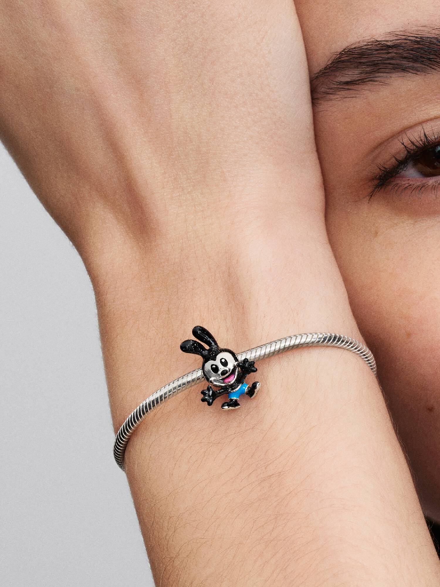 Talisman cu Oswald, iepurele norocos de la Disney
