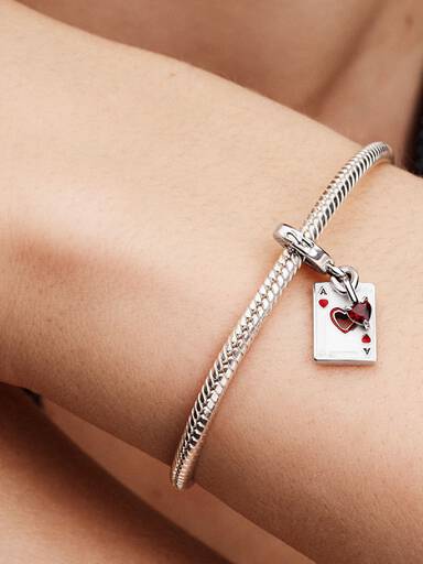 Talisman de tip pandantiv dublu Regina Roșie de la Răufăcătorii Disney