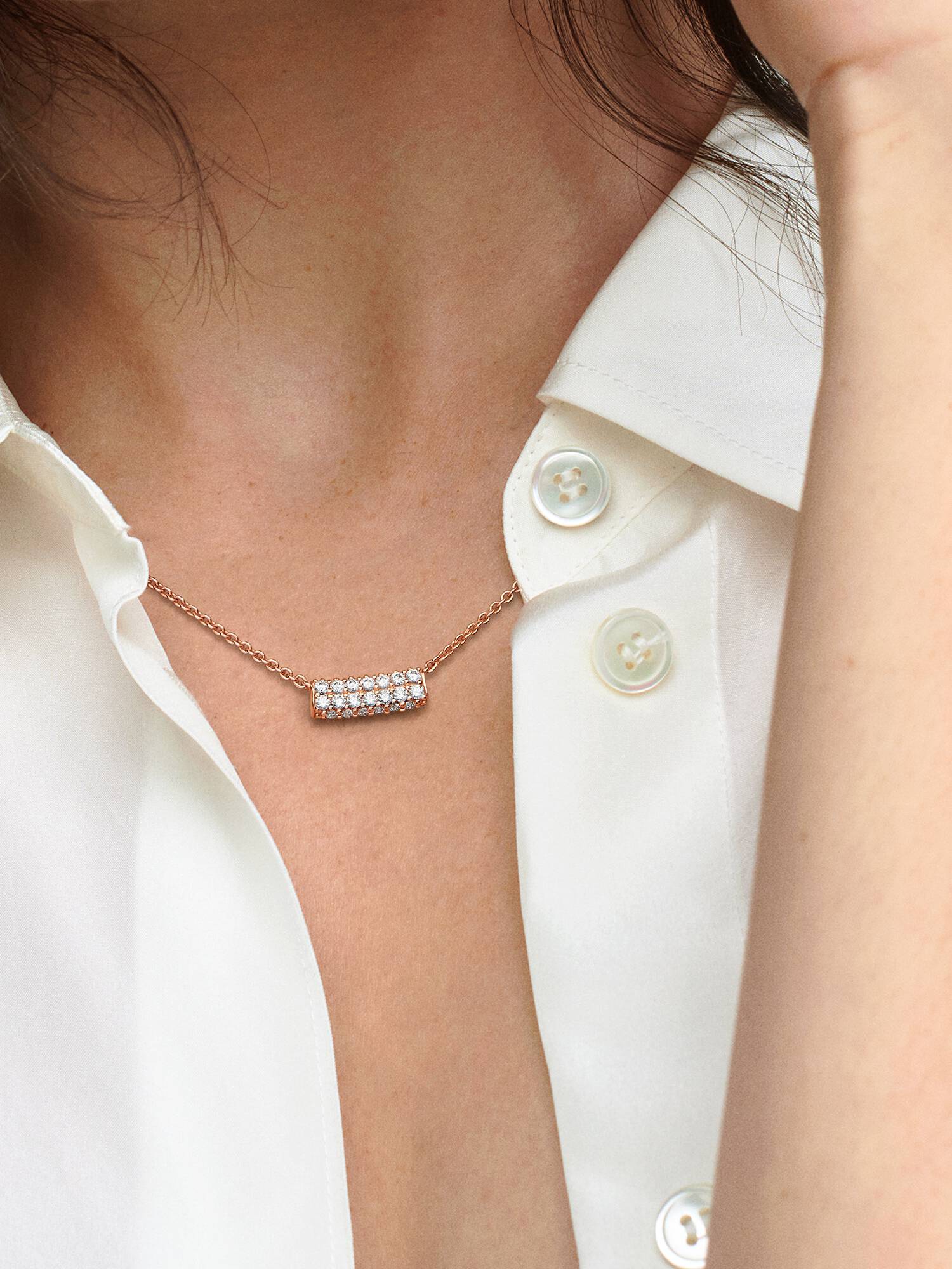 Colier cu bară cu un rând dublu de pietre pavé Pandora Timeless