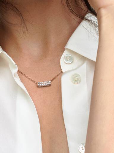 Colier cu bară cu un rând dublu de pietre pavé Pandora Timeless