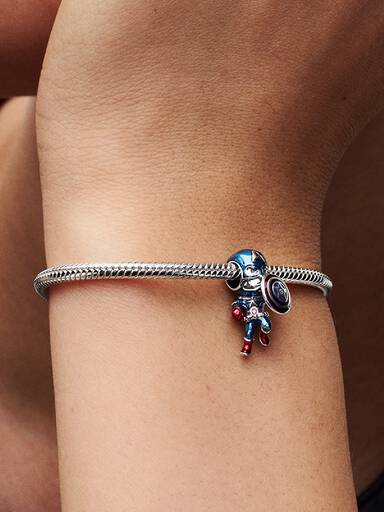 Talisman Captain America din The Avengers de la Marvel