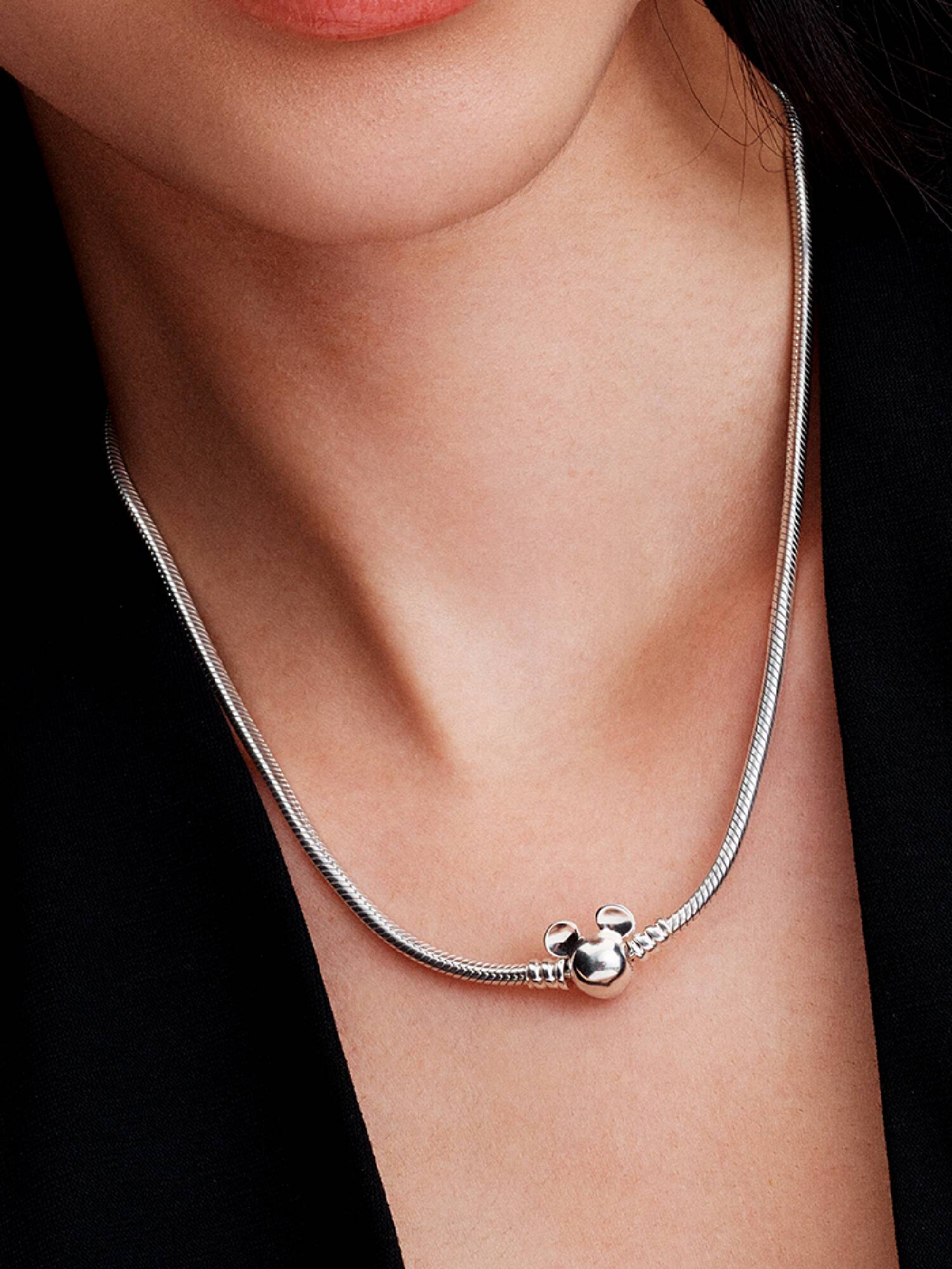 Colier cu Mickey Mouse de la Disney